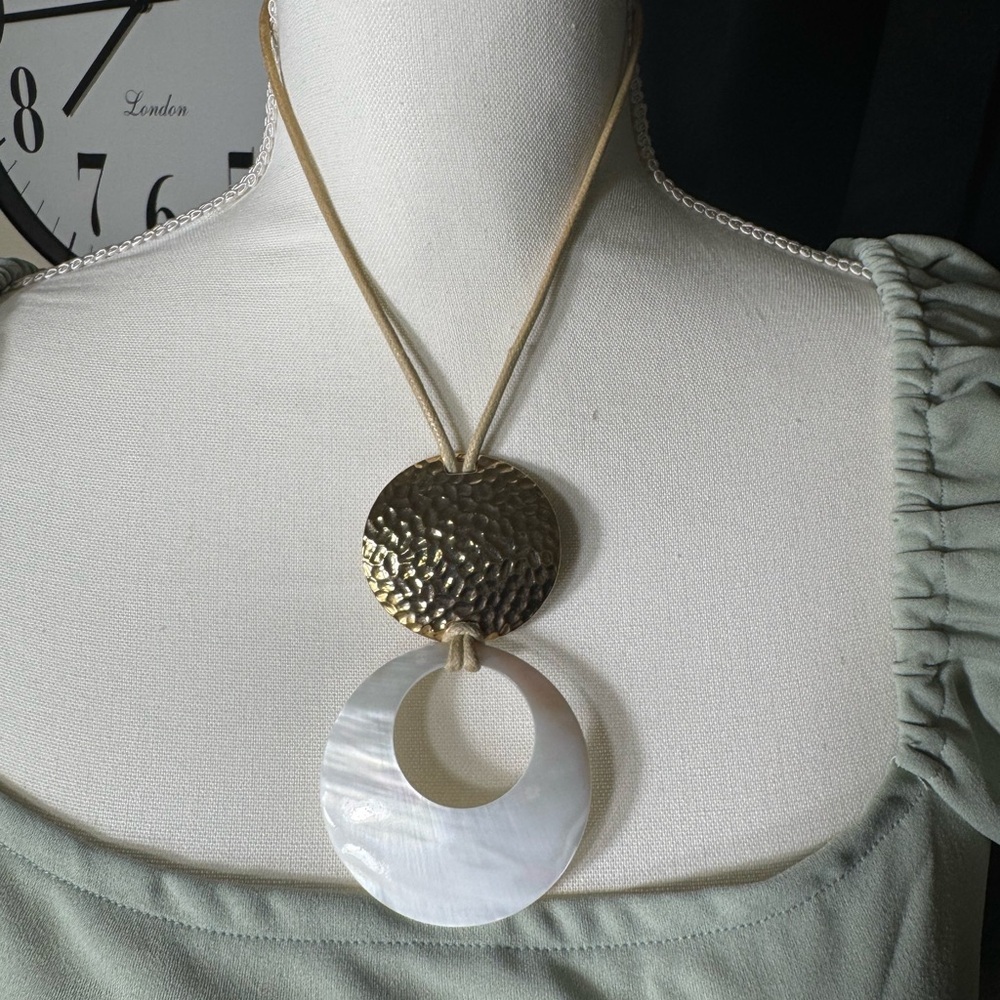 Gold and White Heart Pendant Necklace‎